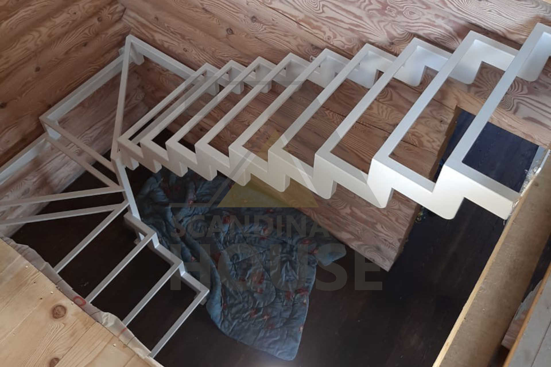 Монтаж лестниц на металлических каркасах